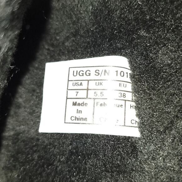 UGG Becket Leather Boots - Picture 13 of 13